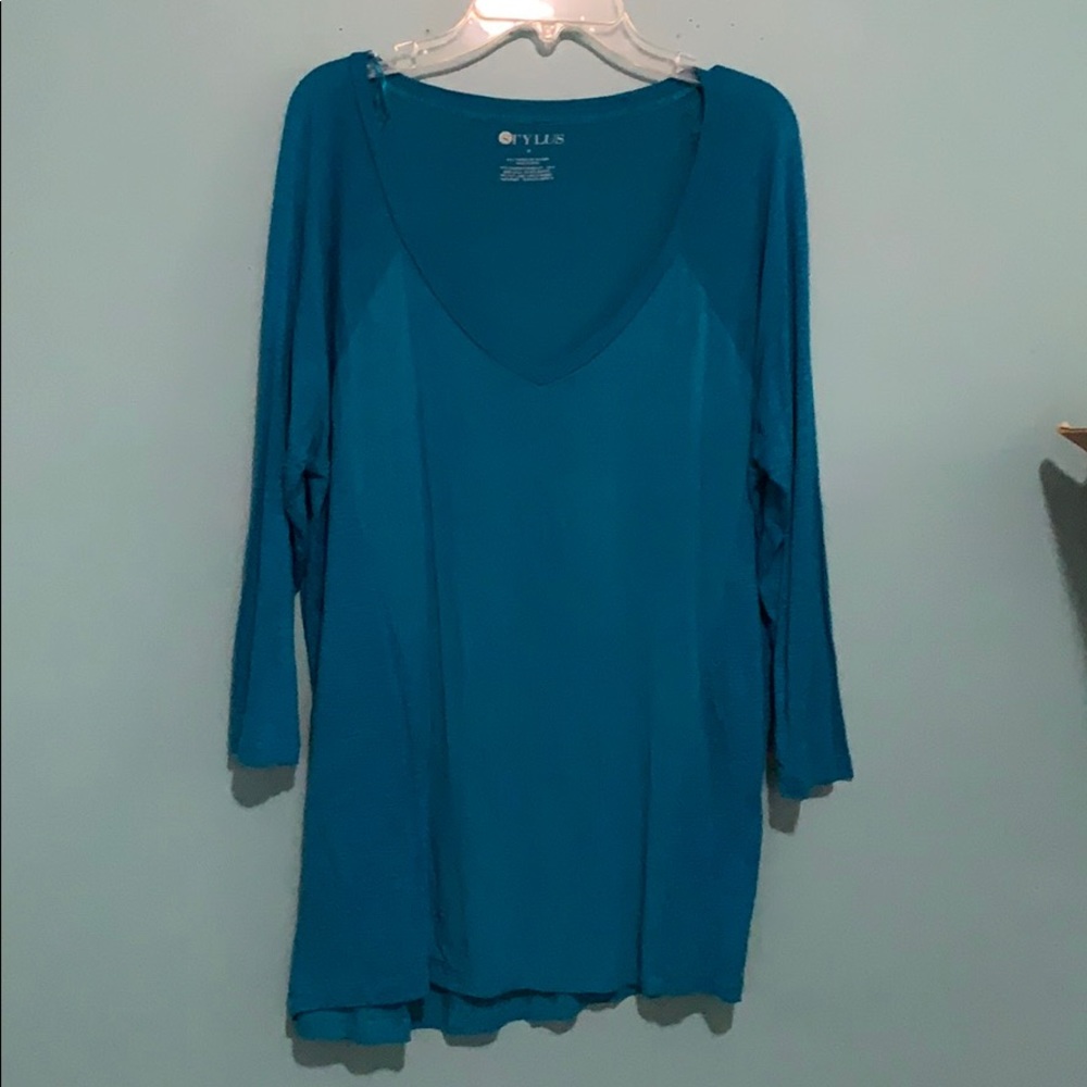 3/4 Blue/Teal V-Neck Shirt